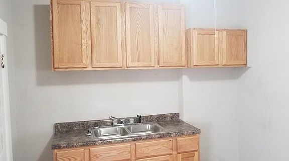 2nd image of 1535 Villa Ave
