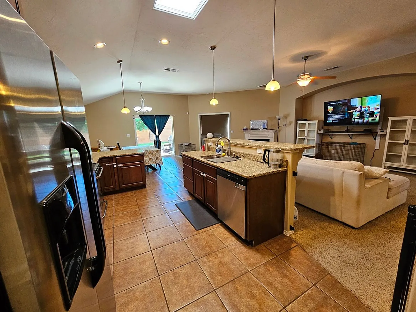 Spacious Golf Course Area Home with 4 Bedrooms & 2 Baths — Photo 4
