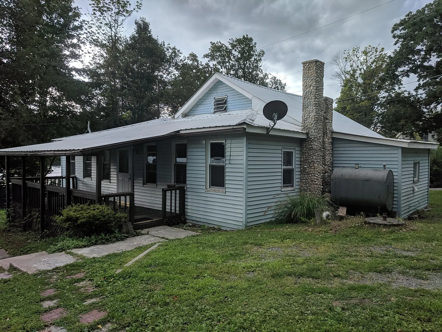 330 Valley Ln — Photo 2