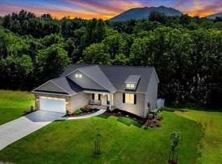 447 Hollymeade Ln, Daleville, VA 24083