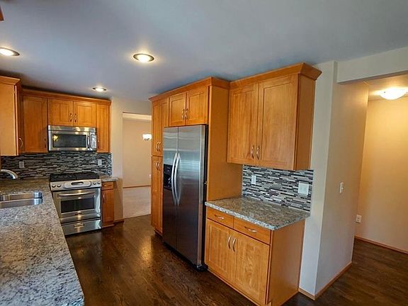 3rd image of 1633 24th Street Pl SE