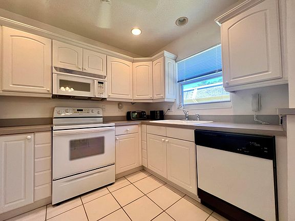 4th image of 134 Stratford J