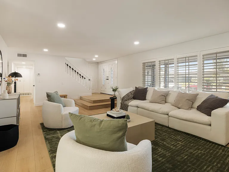 24262 Lysanda Dr — Photo 14