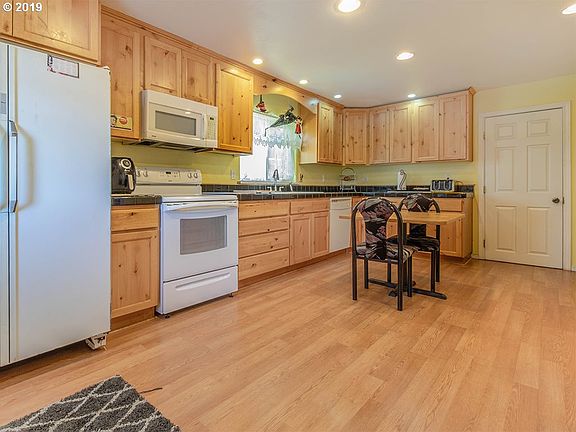 2nd image of 5905 NE 95th St