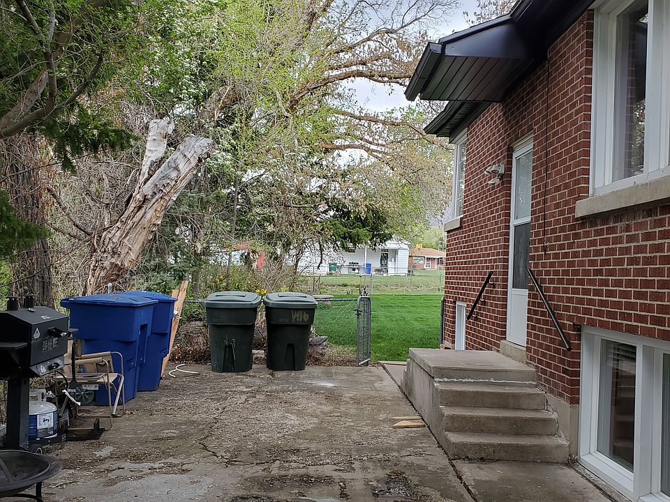 side yard and secondary fire exit