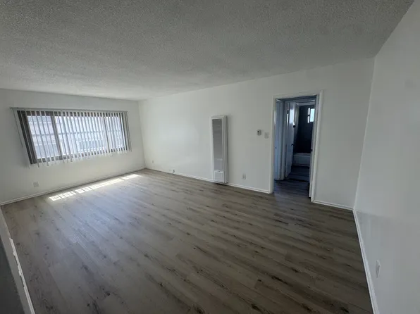 8619 Belford Ave, Los Angeles, CA