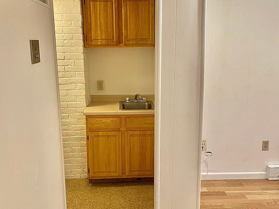 3rd image of 1077 Beacon St Unit A1
