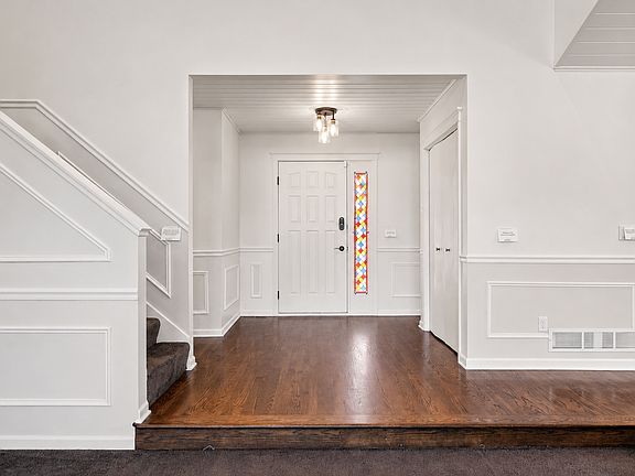 4th image of 13640 Riverview Dr NW