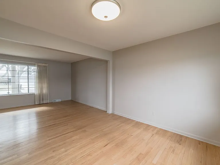 1587 Three Lakes Dr — Photo 4