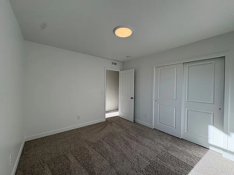 1592 N Summer Springs Cv — Photo 25