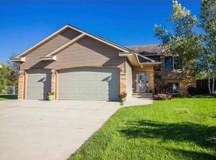 111 Falcon Ct, Eagle Lake, MN 56024