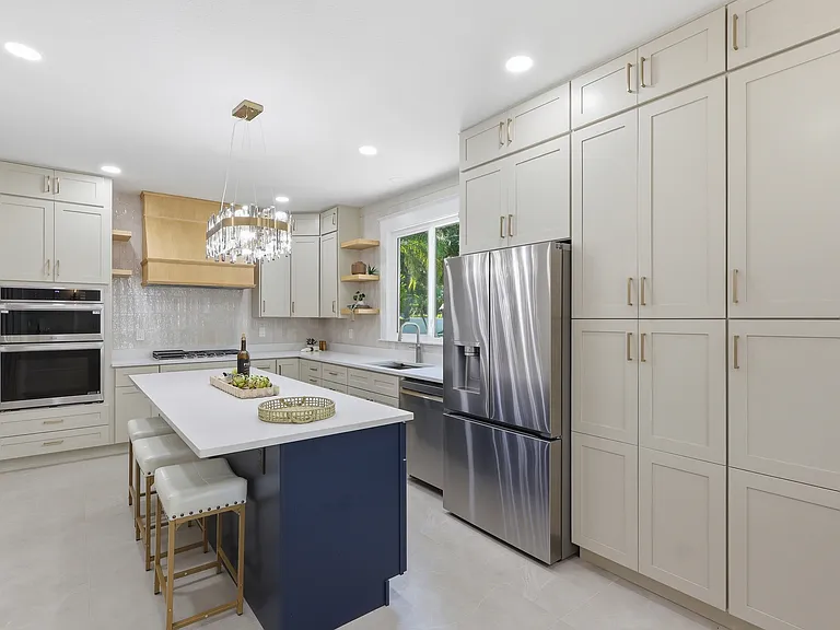 1611 Hyde Park St — Photo 10