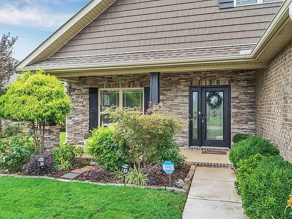 3rd image of 3004 Greenway Cir SE