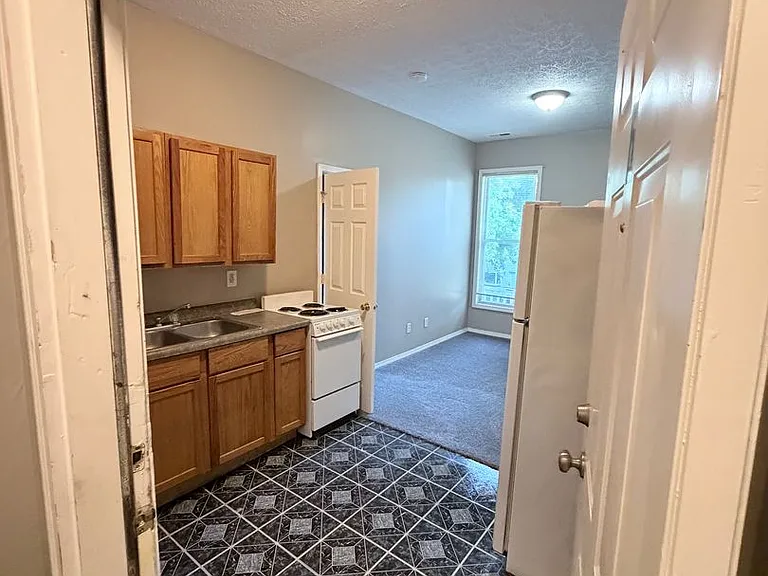 1031 Hartford St — Photo 50