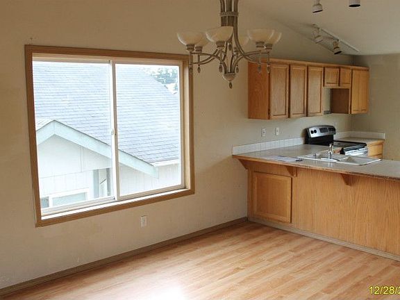 5th image of 17418 17th Ave E