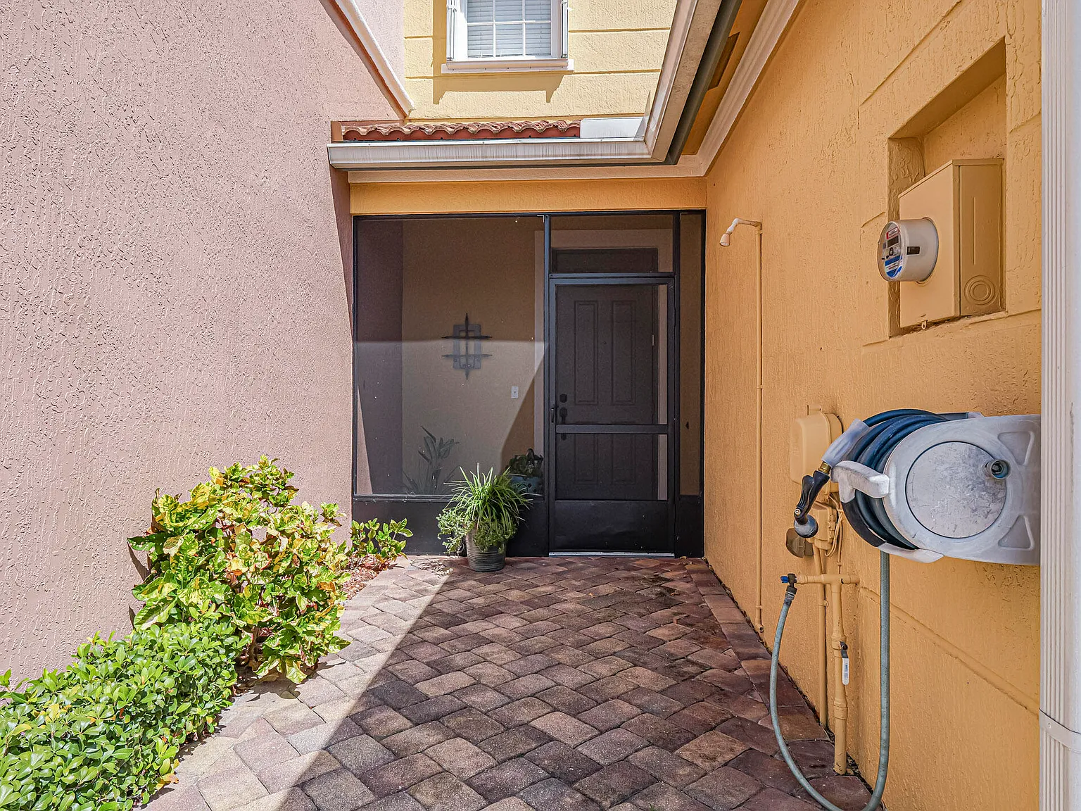 2 bed, 2.5 bath, 1723 sqft, $2,200 — Photo 4