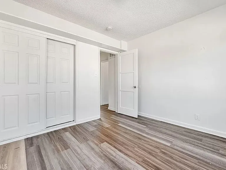 648 W 41st Dr #1/4 — Photo 2