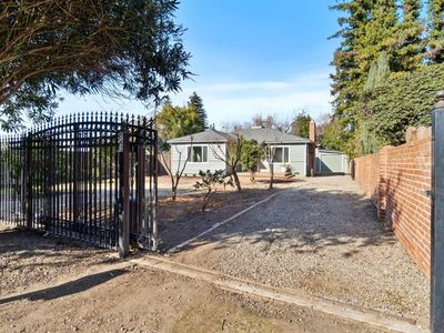 563 E Dayton Ave, Fresno, CA, 93704