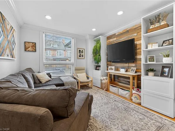 179 Burris St, Hamilton, ON L8M 2J7