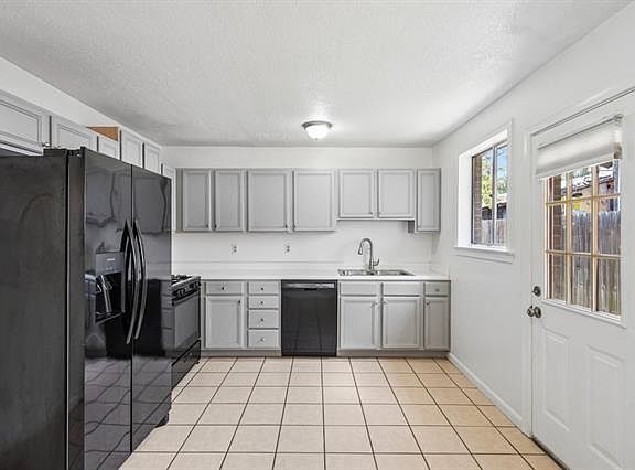 5th image of 602 Arnold Ave