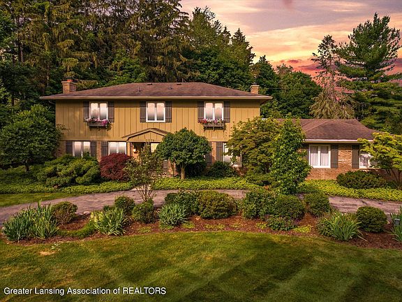 3rd image of 2079 Riverwood Dr