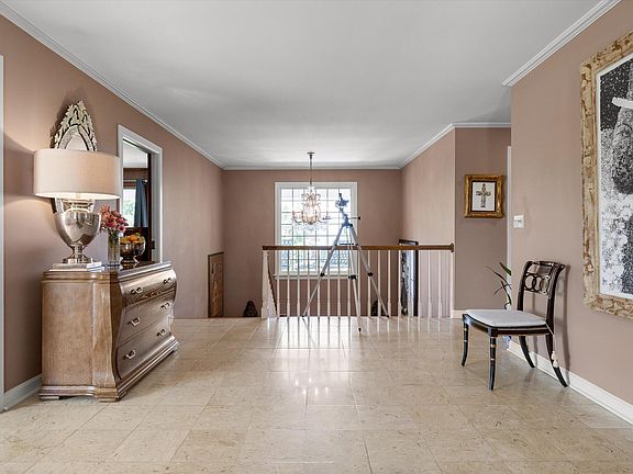 5th image of 14 Mockingbird Ln