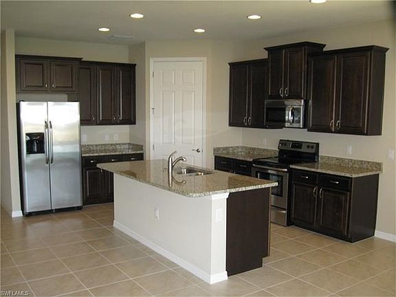 3rd image of 3190 Amadora Cir