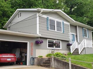 410 High St NE, Elkader, IA 52043