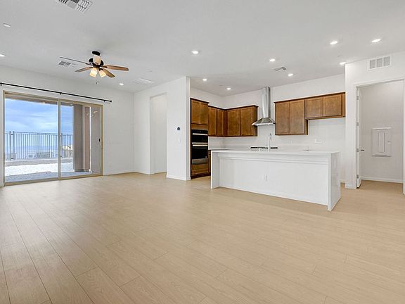5th image of 520 Parkwind Ln