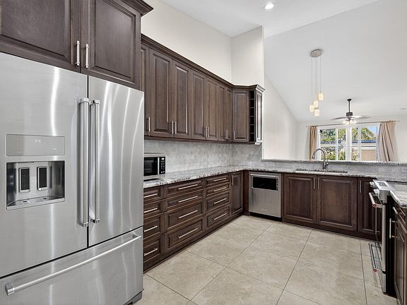 2nd image of 2620 E Aragon Boulevard #3