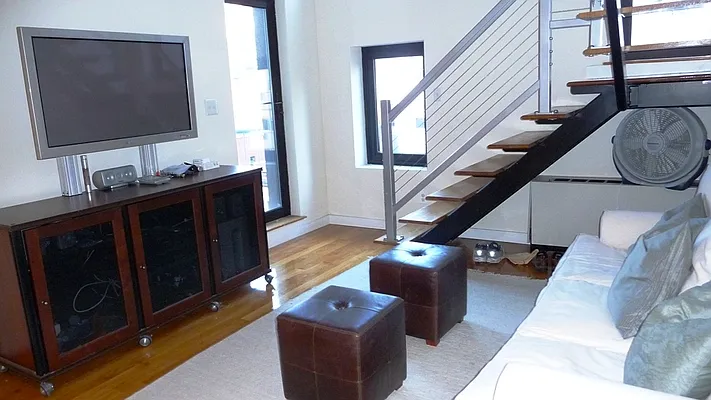 Rented by Plaza Real Estate Group | media 25