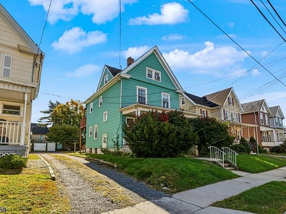 3rd image of 32 Summit Ave