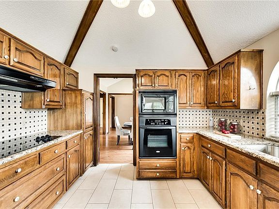 4th image of 7309 Hollingsworth Dr