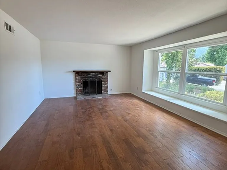 3733 Cullen Ct — Photo 2