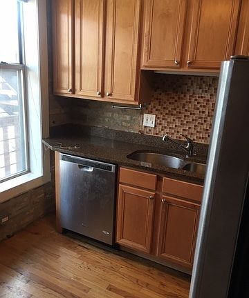 4th image of 717 N Paulina St APT 2