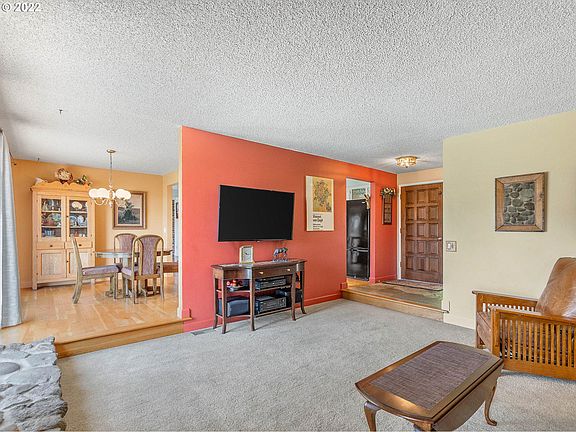 4th image of 12125 NW Logie Trl
