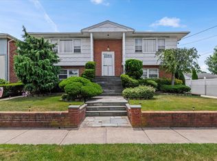 227 Randall Ave, Lawrence, NY 11559