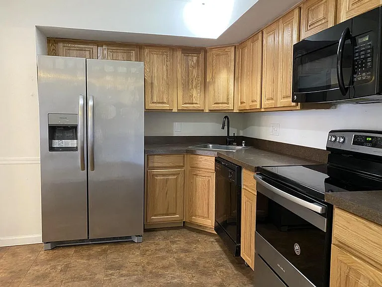 215 East Ct #215 — Photo 5