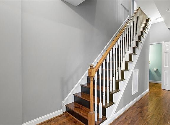 4th image of 527 N 1st St