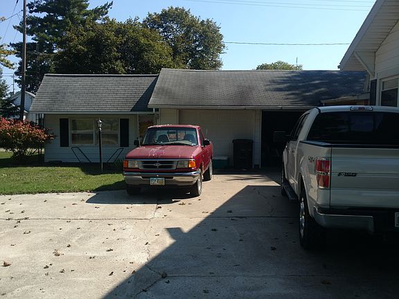 2.5 car garage with room att
