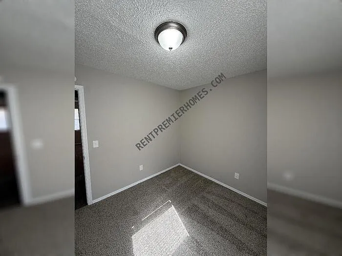 1720 SE 7th St — Photo 9