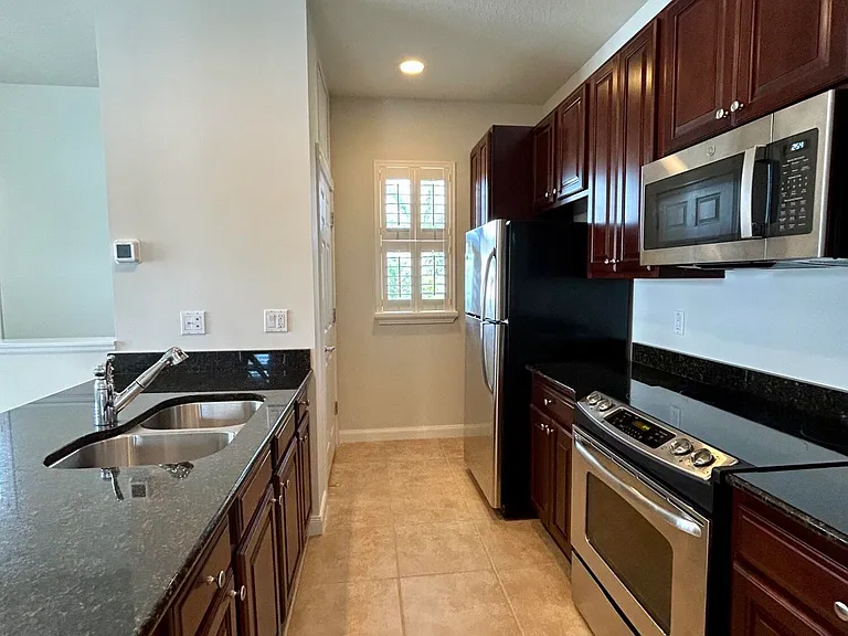 1039 Tiki Dr — Photo 7