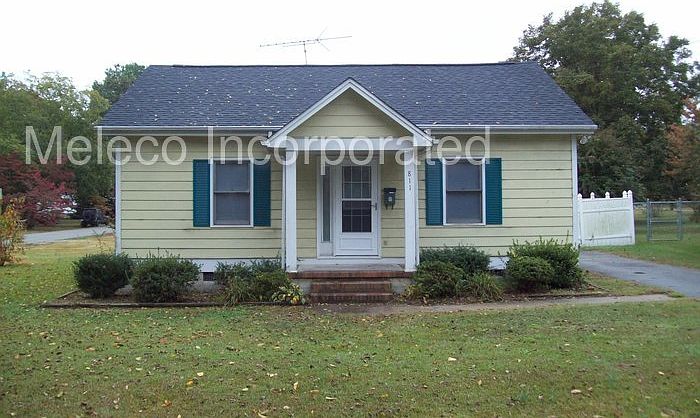 1st image of 811 E 9th St