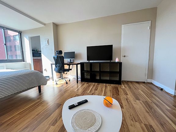 5th image of 1021 Arlington Blvd APT 922