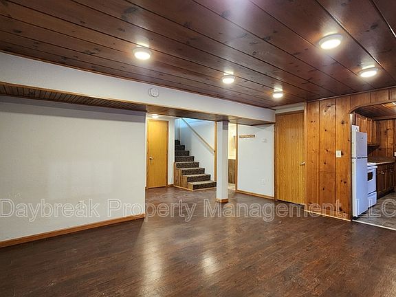 3rd image of 915 Broadway N APT 1