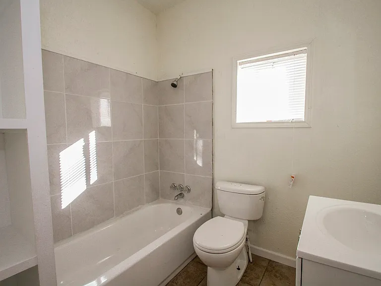 924 Saint James St #1 — Photo 18