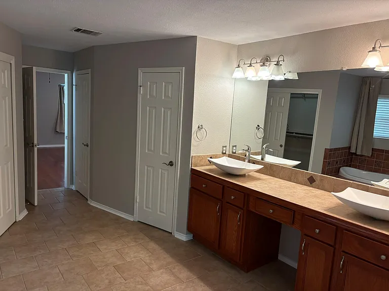 7504 Napier Trl — Photo 12