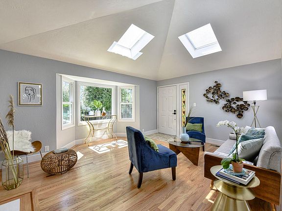 3rd image of 221 Naomi Ave