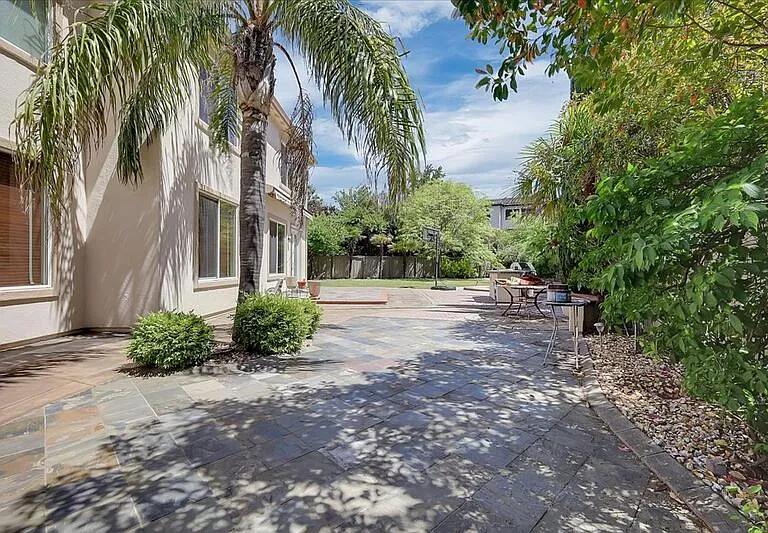 208 Otter Glen Ct — Photo 45