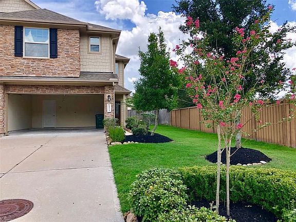 2nd image of 24515 Folkstone Cir
